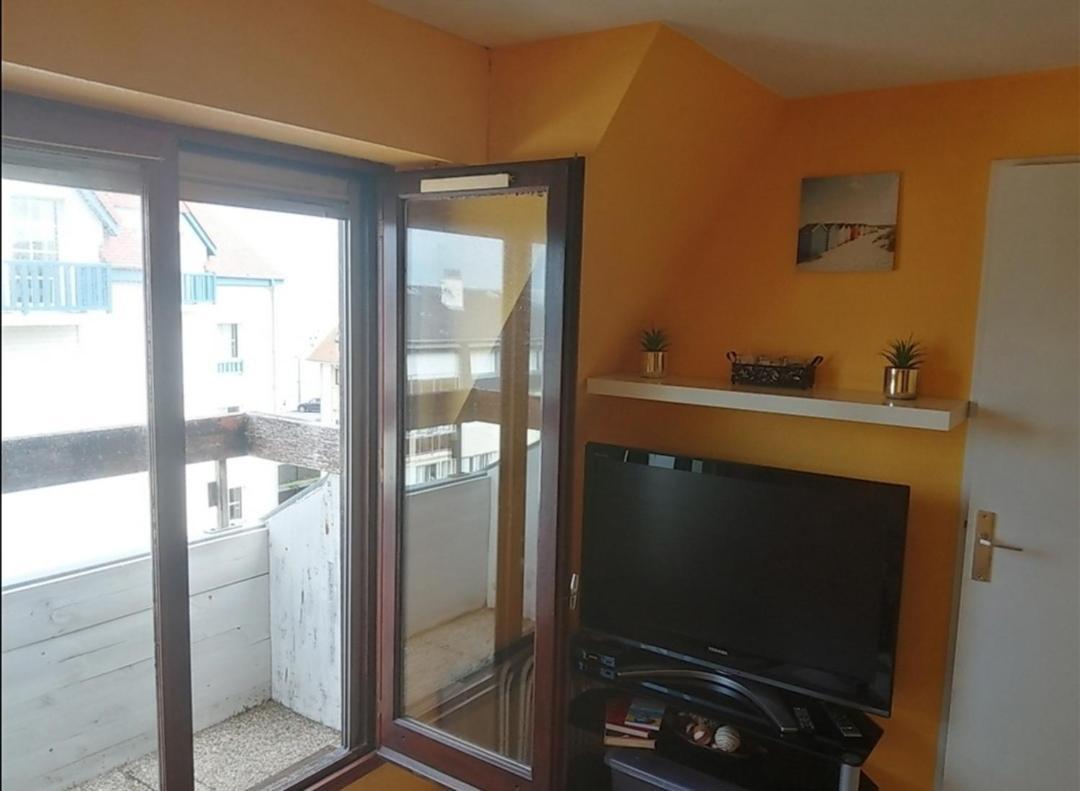 Appartement A 50 M De La Plage Avec Wifi Et Netflix Villers-sur-Mer Bagian luar foto